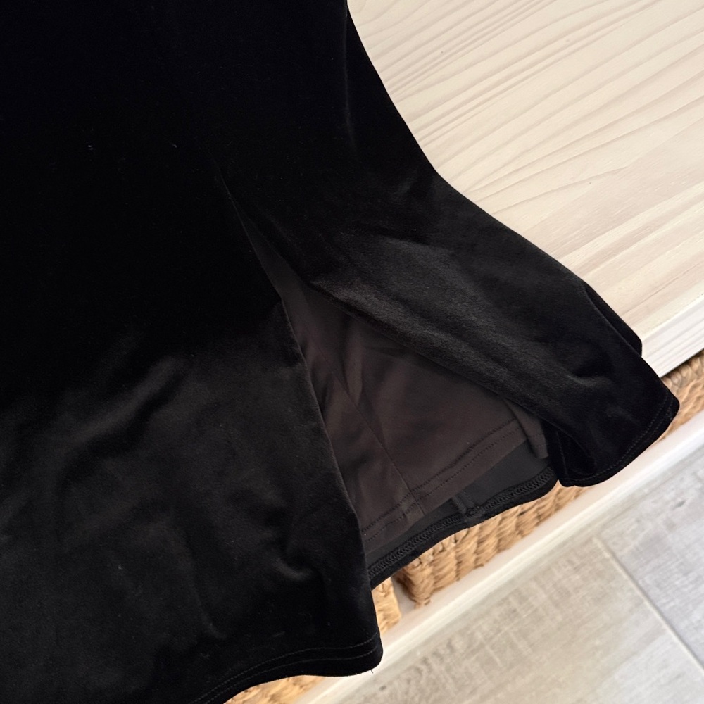 Elegant Black Embellished Dress - Picture 4 of 7